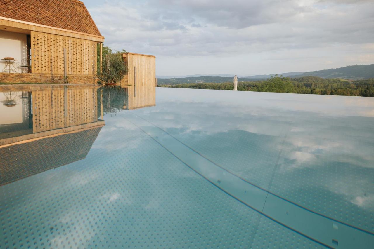 Am Wildbachberg - Luxus Ferienhaeuser Mit Infinitypool, Privatsauna Und Weinkeller Deutschlandsberg Esterno foto