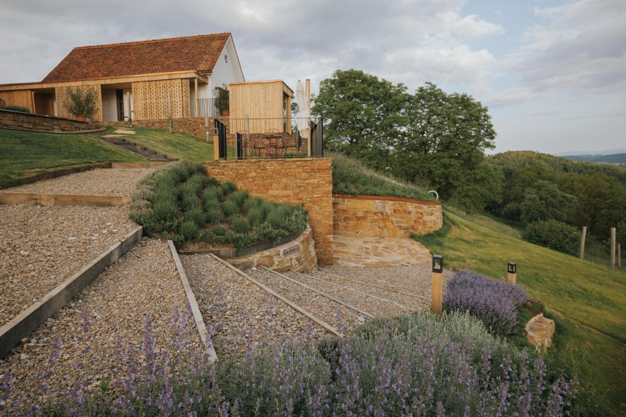 Am Wildbachberg - Luxus Ferienhaeuser Mit Infinitypool, Privatsauna Und Weinkeller Deutschlandsberg Esterno foto